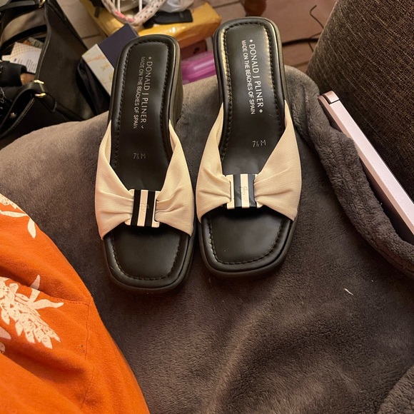 Donald J. Pliner Women's Black and Cream Slide Sandals-NEW NEVER WORN - Picture 1 of 5